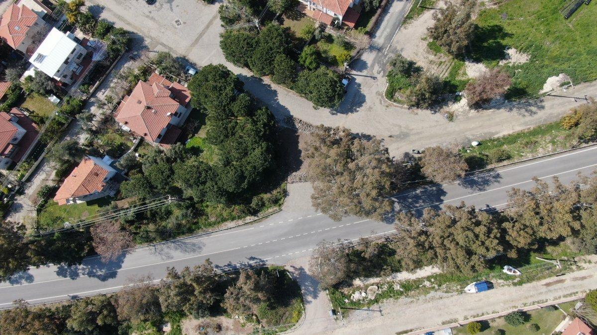 İzmir'de kendisine ait bir yolu daha ulaşıma kapattı