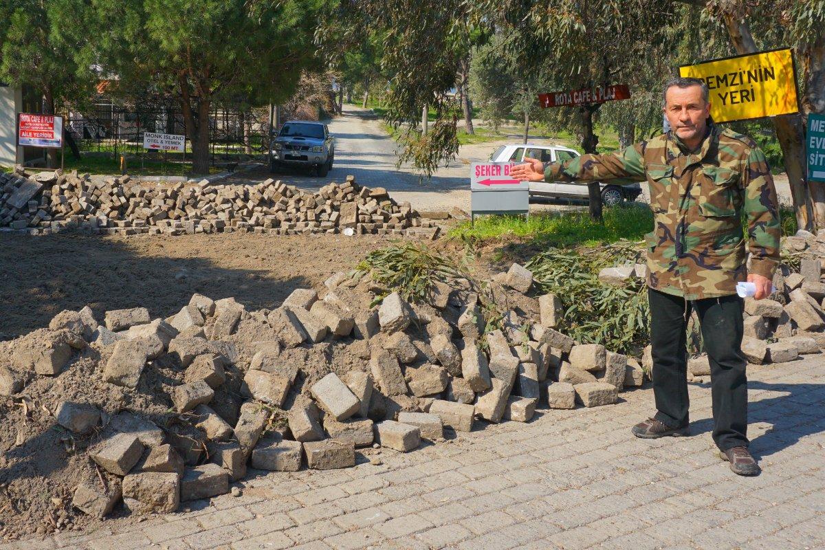 İzmir'de kendisine ait bir yolu daha ulaşıma kapattı