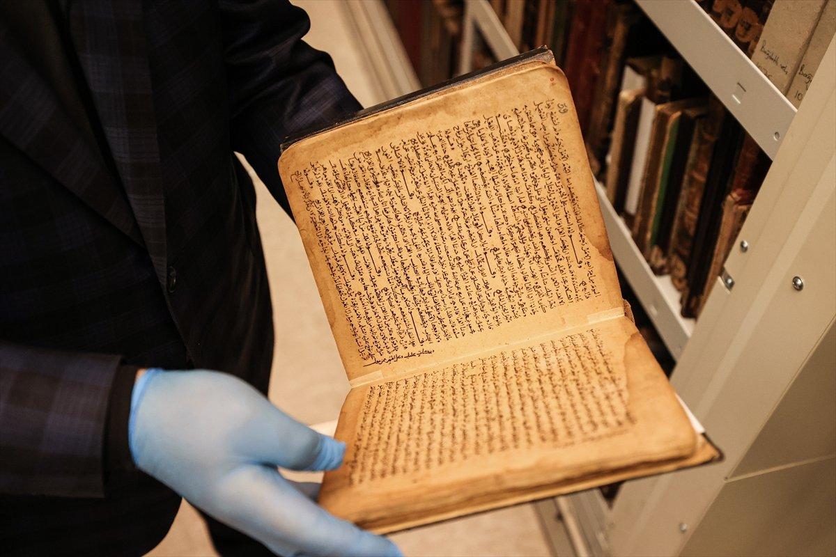 İsviçreli Müslüman araştırmacı, İstanbul'da el yazmalarını inceliyor
