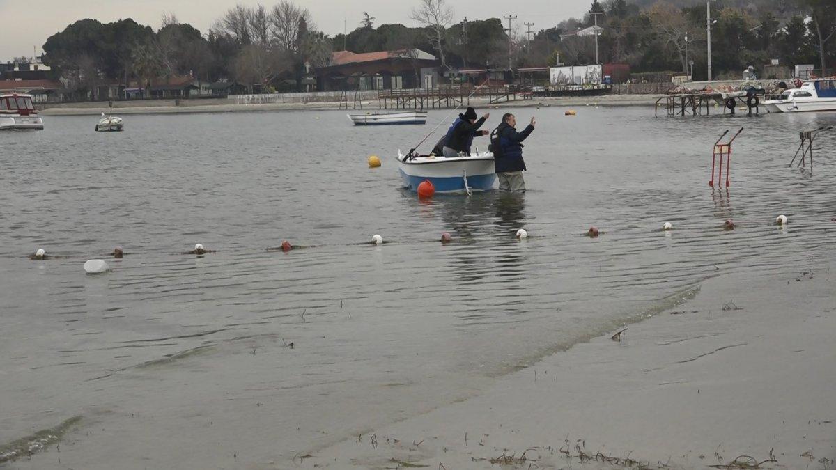Çanakkale’de deniz 30 metre çekildi