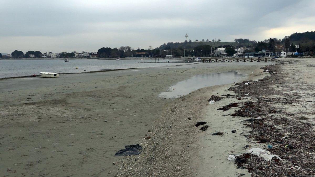 Çanakkale’de deniz 30 metre çekildi