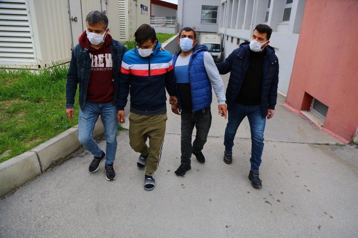 Adana'da çocukları uyuşturucuya alıştıran engelli yakalandı