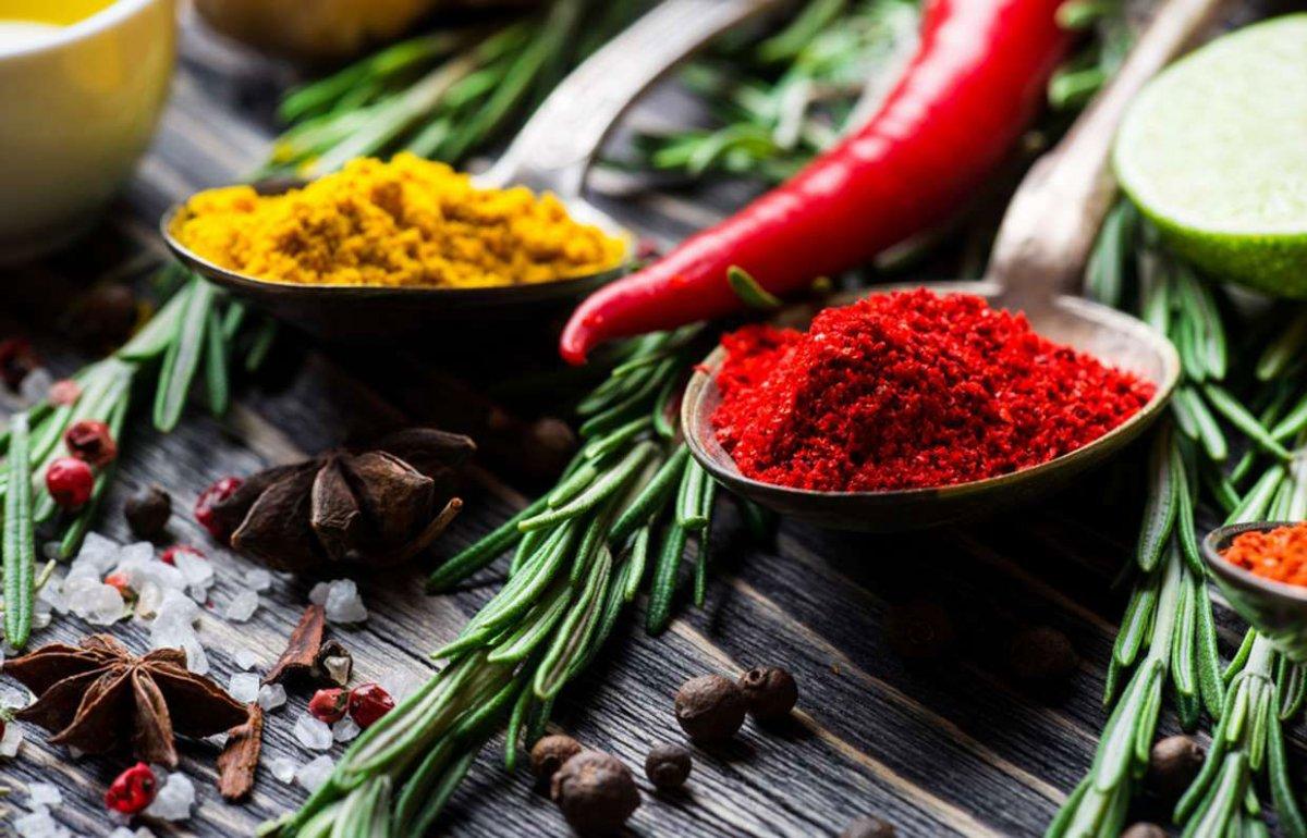 Baharatlı yiyecekler yemenin 5 faydası