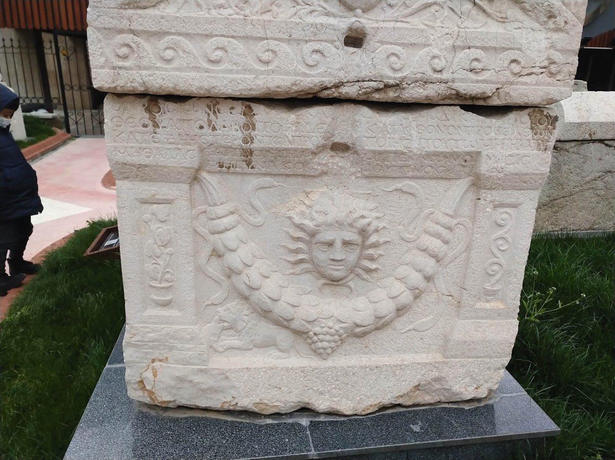 Amasya’da beddualı lahit dikkat çekiyor