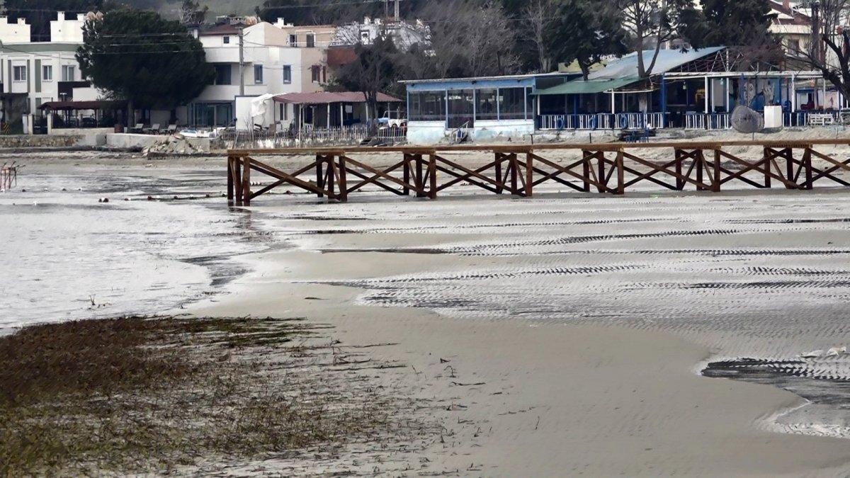 Çanakkale’de deniz 30 metre çekildi