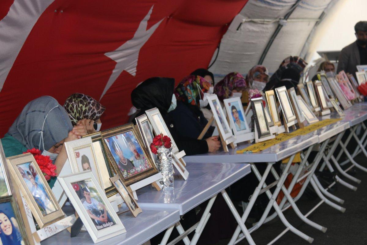 Evlat nöbetini sürdüren baba Celil Begdaş: HDP benim evimi yıktı, evladımı elimden aldı