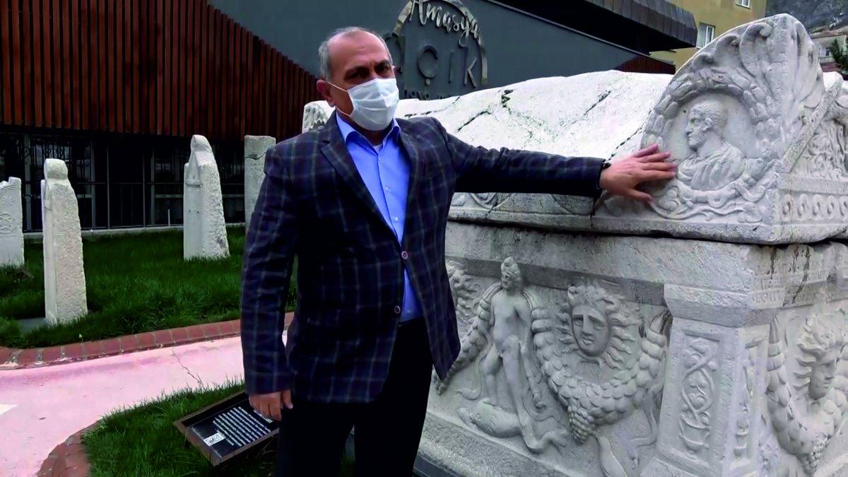 Amasya’da beddualı lahit dikkat çekiyor