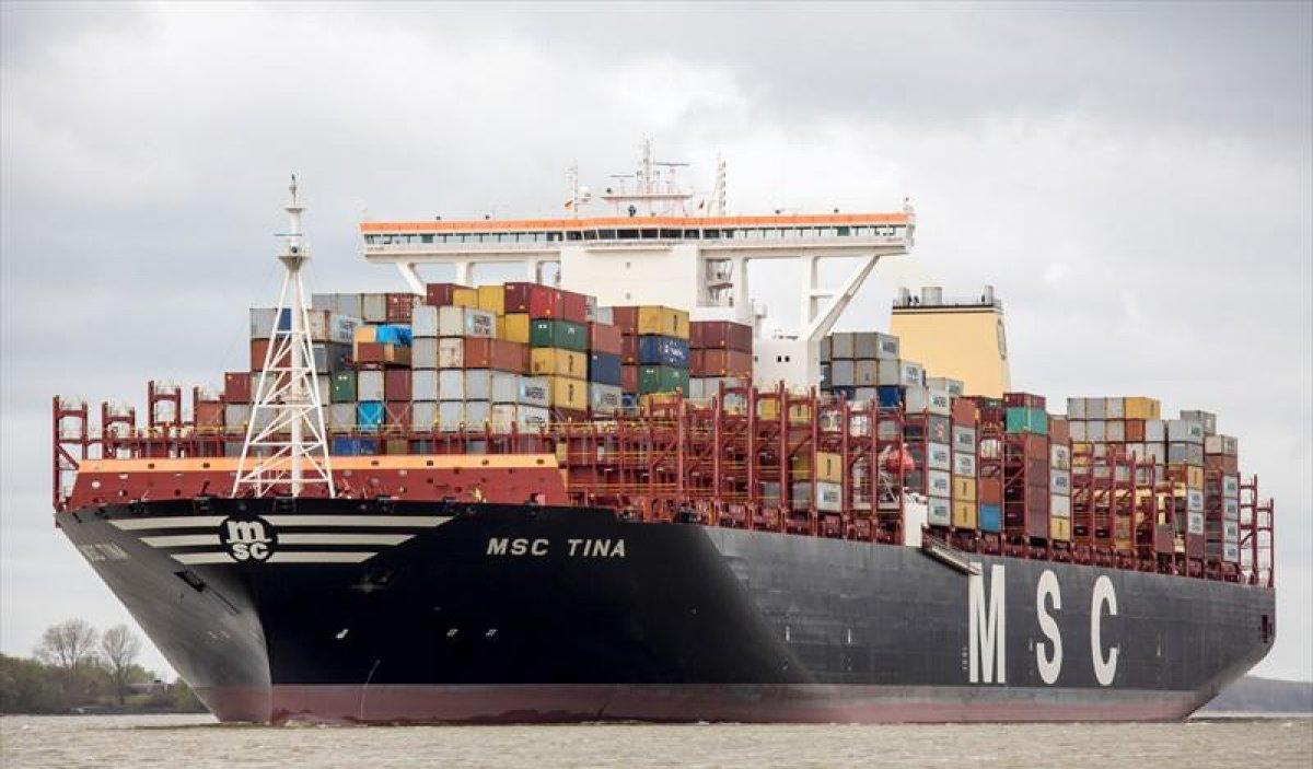 İstanbul Ambarlı Limanı'nda konteyner gemisi, iskeleye çarptı