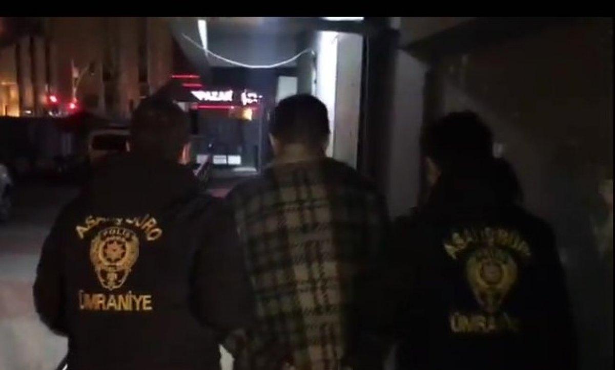 İstanbul’da banka ATM’lerine düzenek kuran dolandırıcıya gözaltı