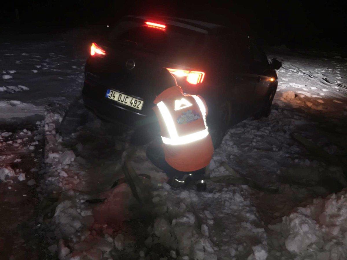 Mersin'de kara saplanan Meksikalı aile kurtarıldı