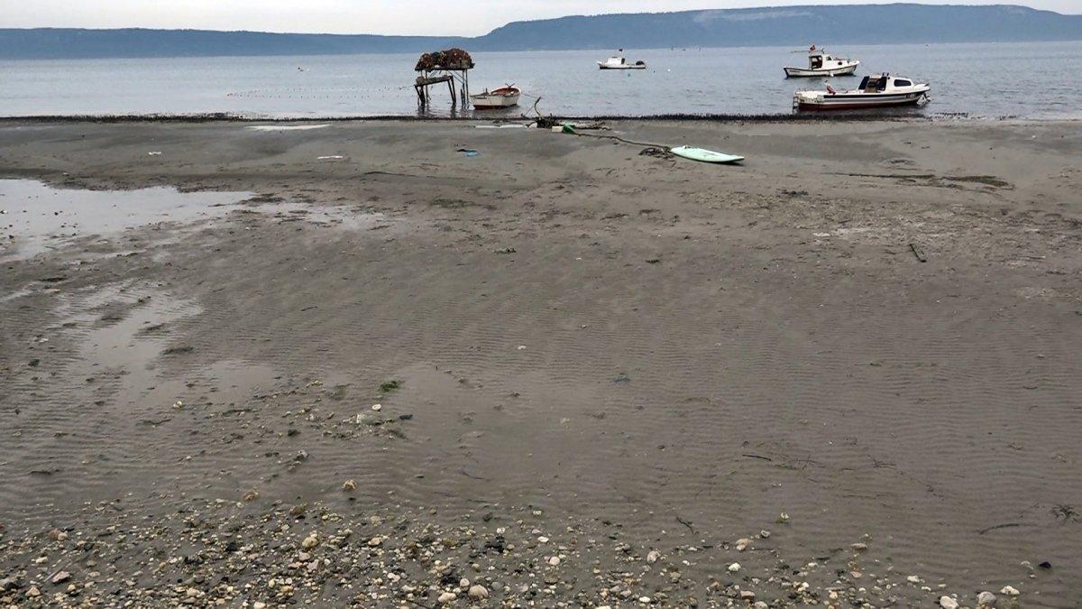 Çanakkale’de deniz 30 metre çekildi