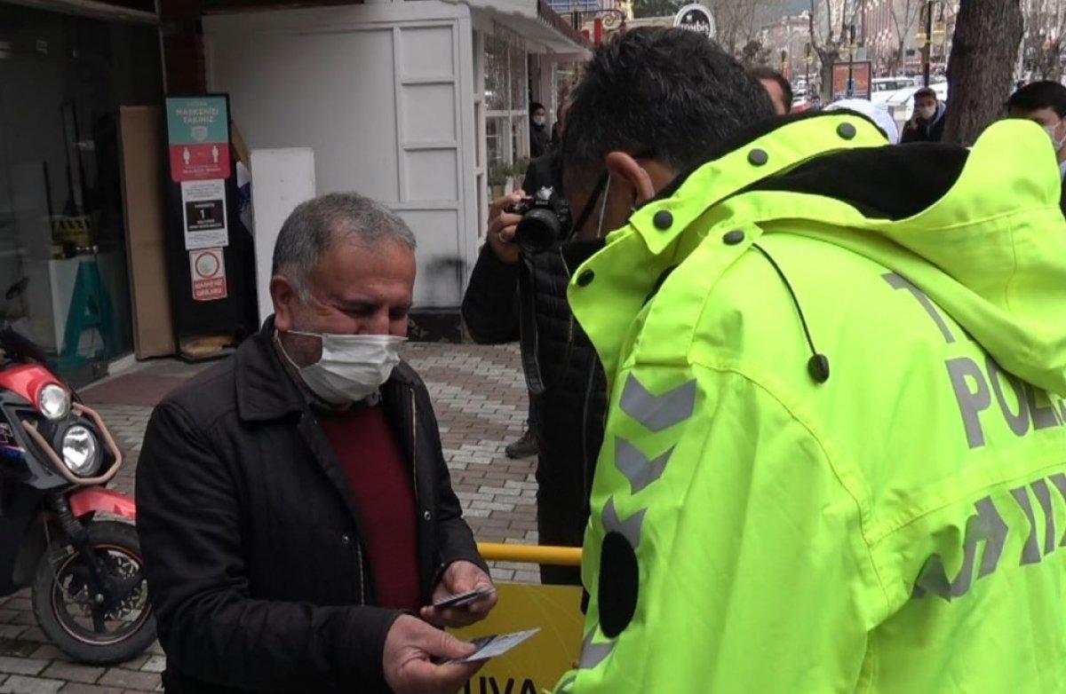 Kütahya Valisi Ali Çelik, hız sınırını bilmeyenlerin ehliyetini aldı