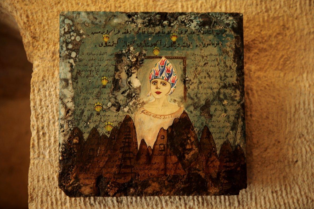 Ressam Hatice Abalı, Kapadokya'nın peri kızlarını lavdan oluşan kayaçlara resmetti