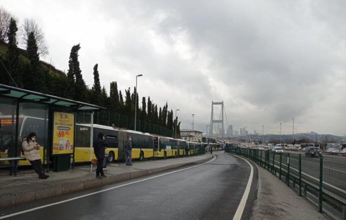 15 Temmuz Şehitler Köprüsü'nde metrobüs  arıza yaptı