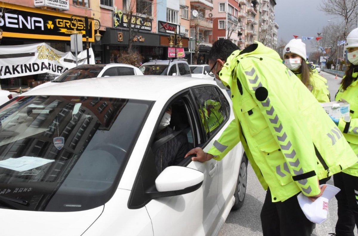 Kütahya Valisi Ali Çelik, hız sınırını bilmeyenlerin ehliyetini aldı