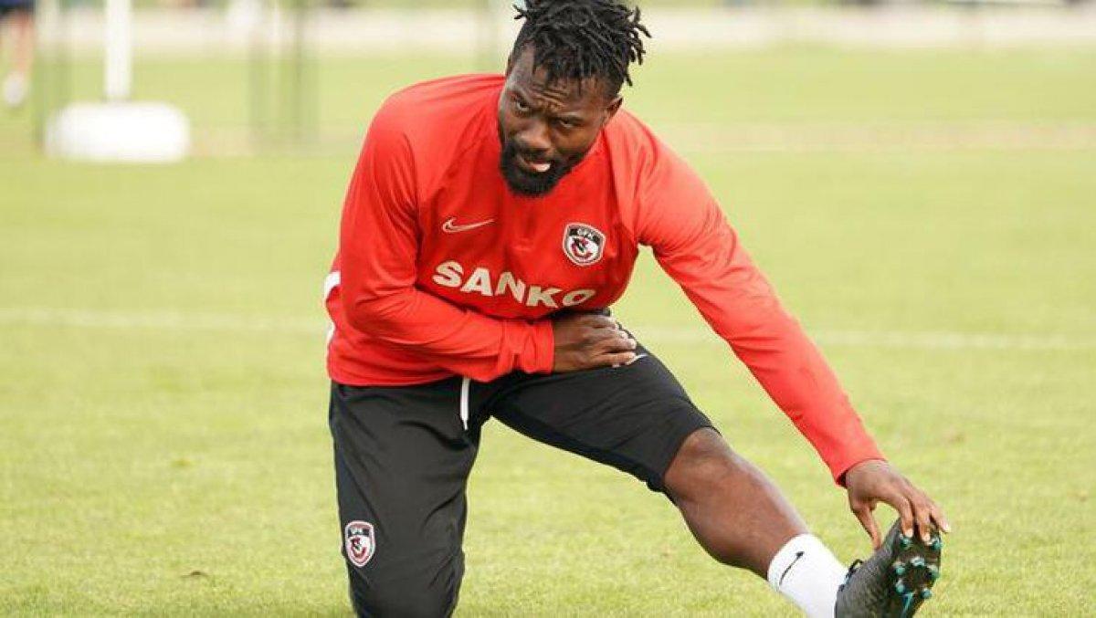 Aziz Tetteh, çocuğunu toprağa verdi