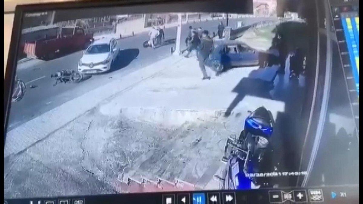 Beykoz'da otomobile çarpan motosiklet sürücüsü havada takla attı