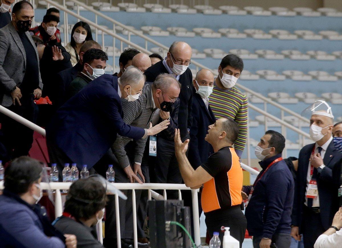 Matt Farrell ile Galatasaraylı yöneticiler arasında yaşananlar