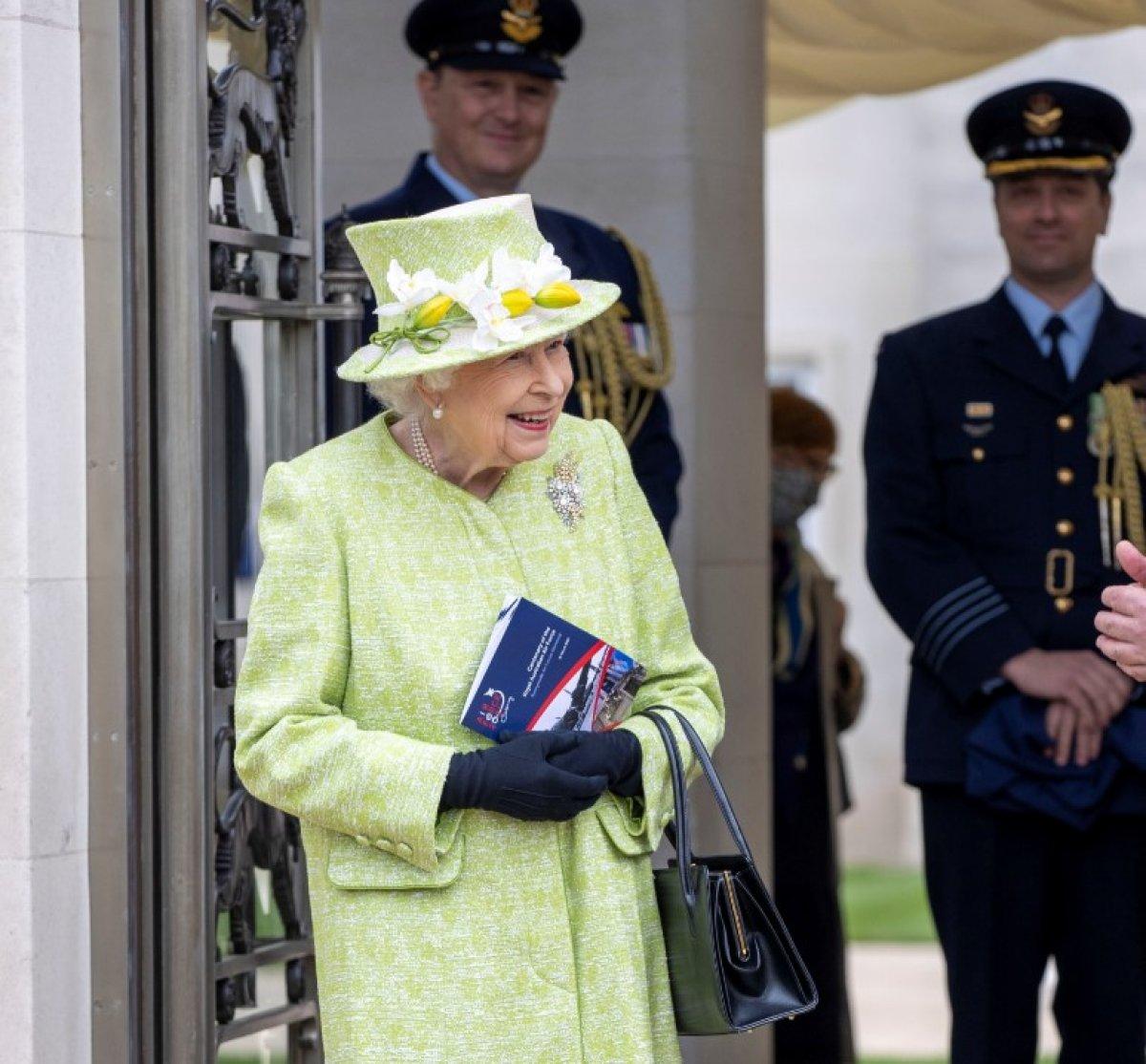 Kraliçe Elizabeth, ırkçılık krizi sonrası ilk kez görüldü