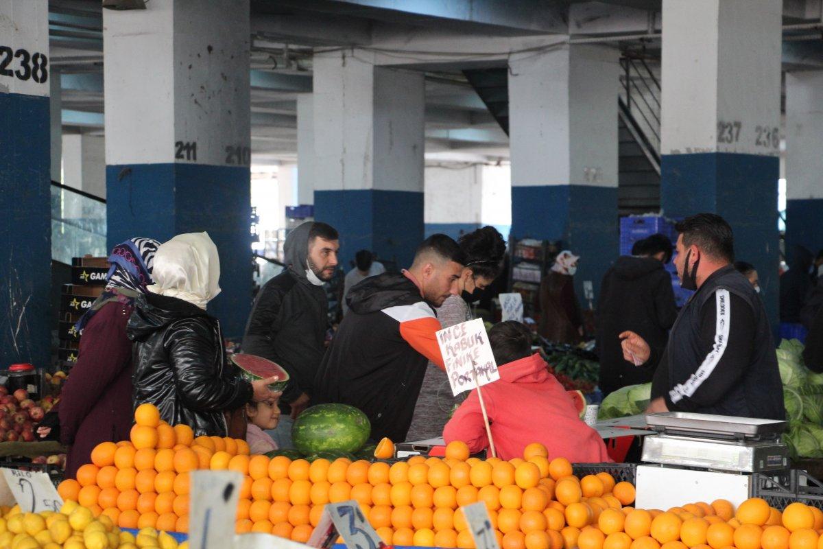 Antalya'da semt pazarlarında yoğunluk