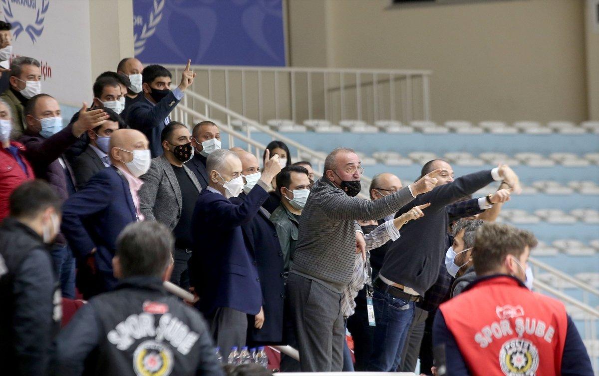 Matt Farrell ile Galatasaraylı yöneticiler arasında yaşananlar