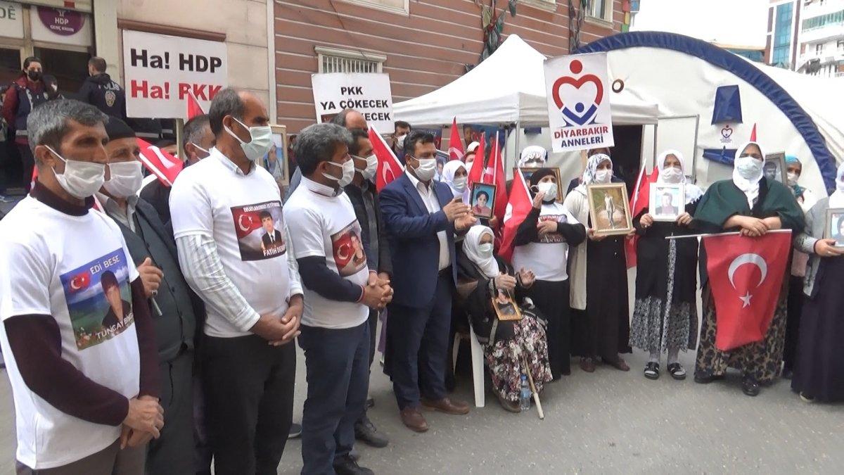 Evlat nöbetindeki aileler, zorla nöbete katıldıkları iddialarını yalanladı