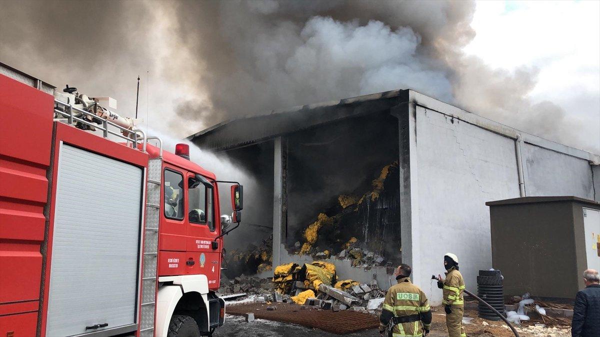 Uşak'ta iplik fabrikasında yangın çıktı