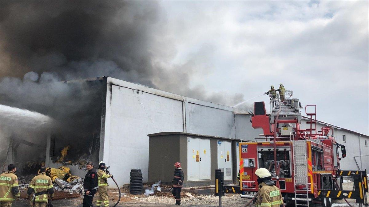 Uşak'ta iplik fabrikasında yangın çıktı