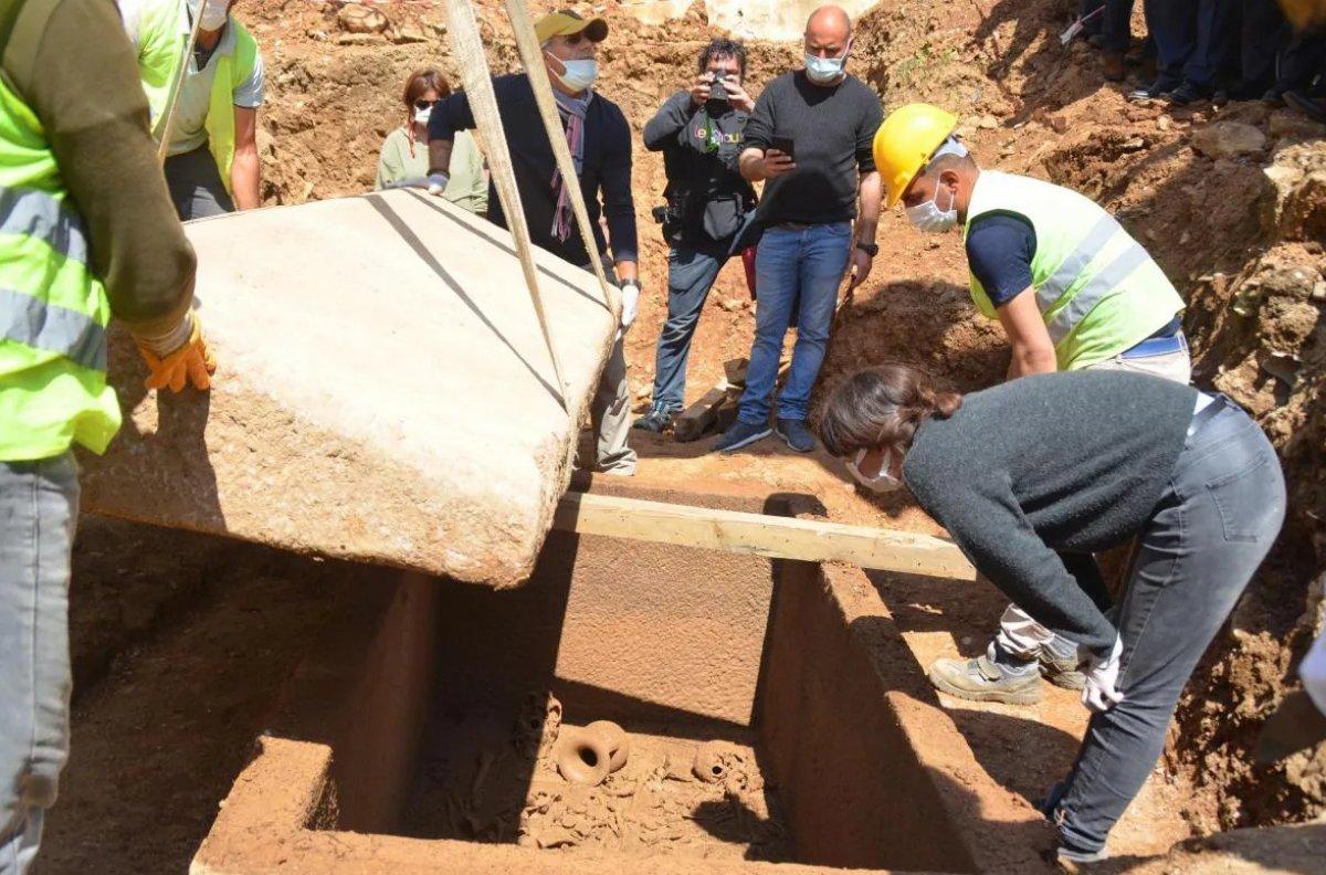 Mehmet Nuri Ersoy, Bodrum'da 2 bin 400 yıllık lahit kapağını açtı