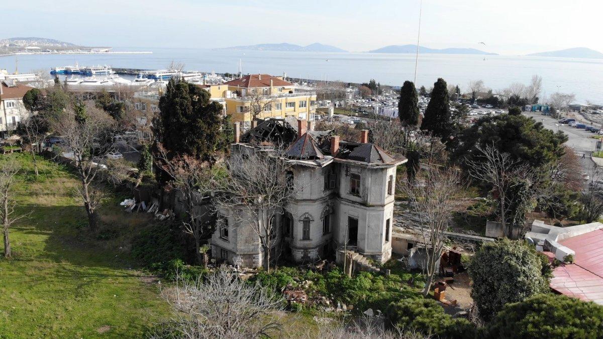 Kadıköy’deki tarihi Madam Tamara Köşkü harabeye döndü