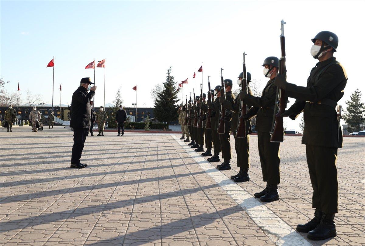 Hulusi Akar, Namaz Dağı'nda incelemelerde bulundu