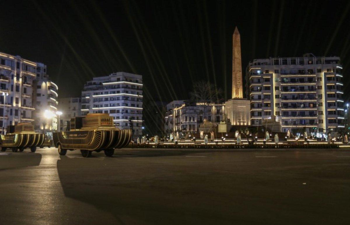 Mısır’da 18 kral ve 4 kraliçenin mumyası kortej eşliğinde müzeye taşındı