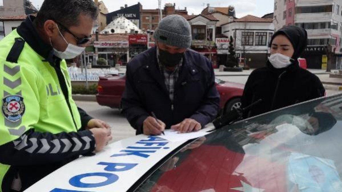 Çorum'da oğlunu ehliyet sınavına götürdüğü için ceza yedi