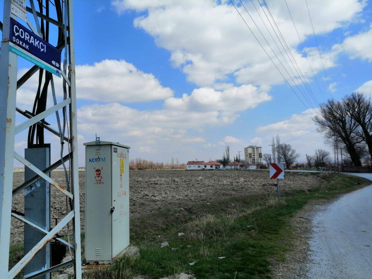Kayseri'de genç kadını 15 yerinden bıçaklayıp yol kenarına attılar