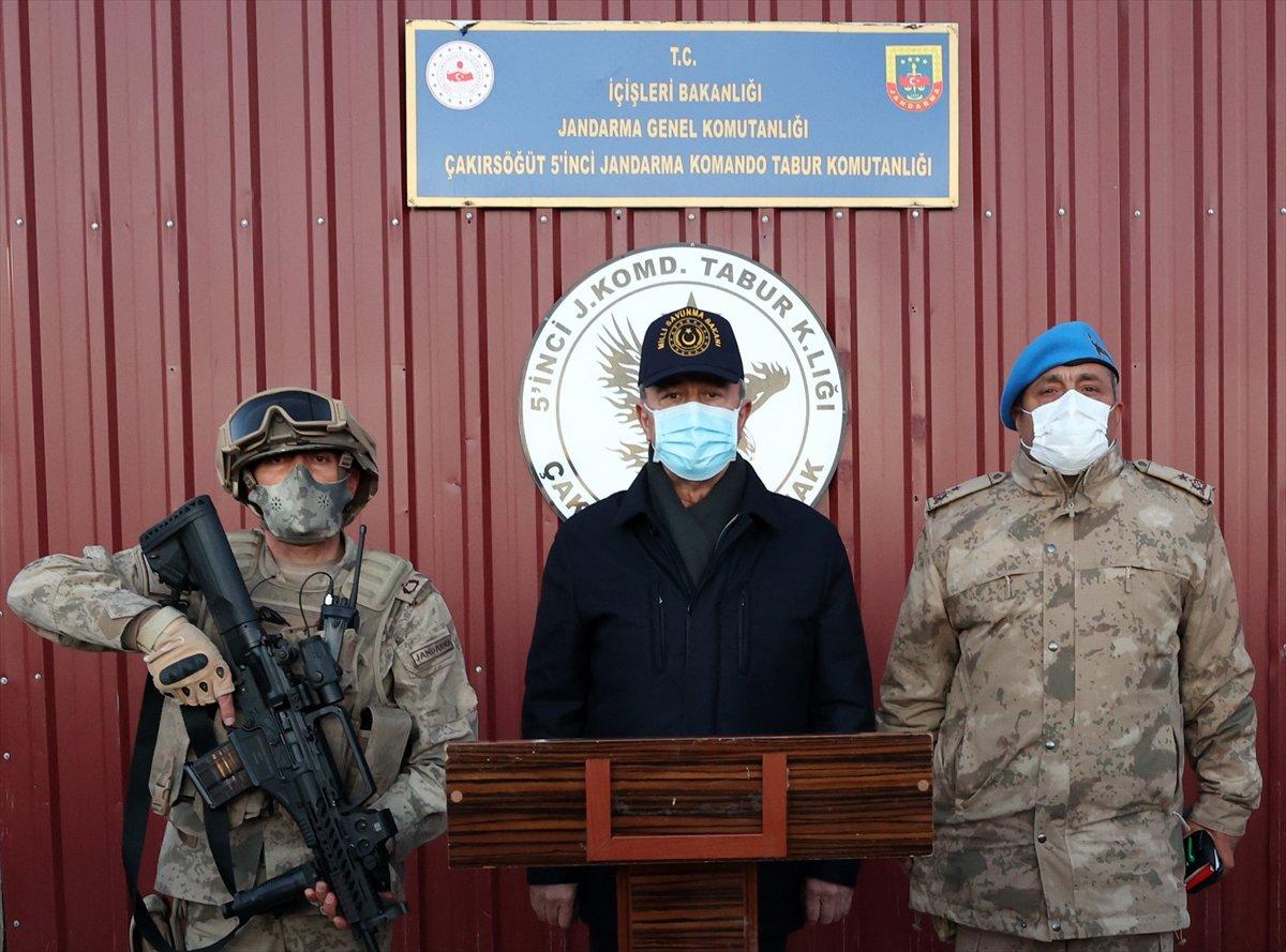 Hulusi Akar, Namaz Dağı'nda incelemelerde bulundu