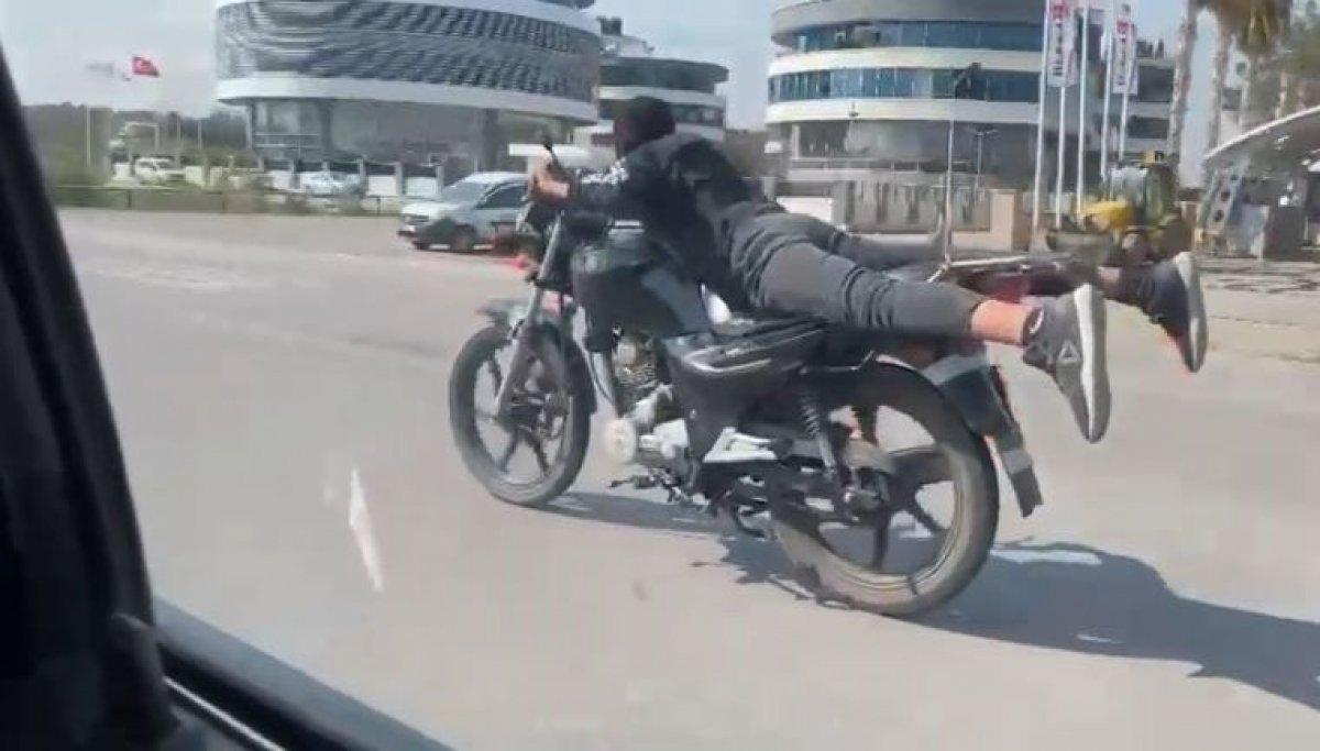 Antalya’da motosikletle yüzüstü yolculuk