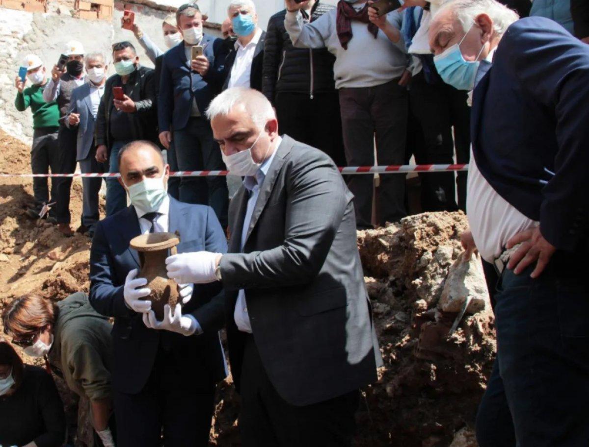 Mehmet Nuri Ersoy, Bodrum'da 2 bin 400 yıllık lahit kapağını açtı