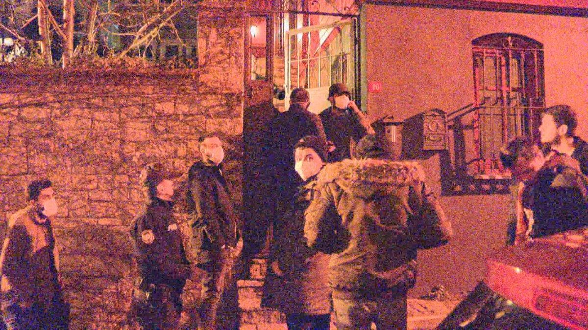 Özge Özpirinçci'nin doğum günü partisini polis bastı