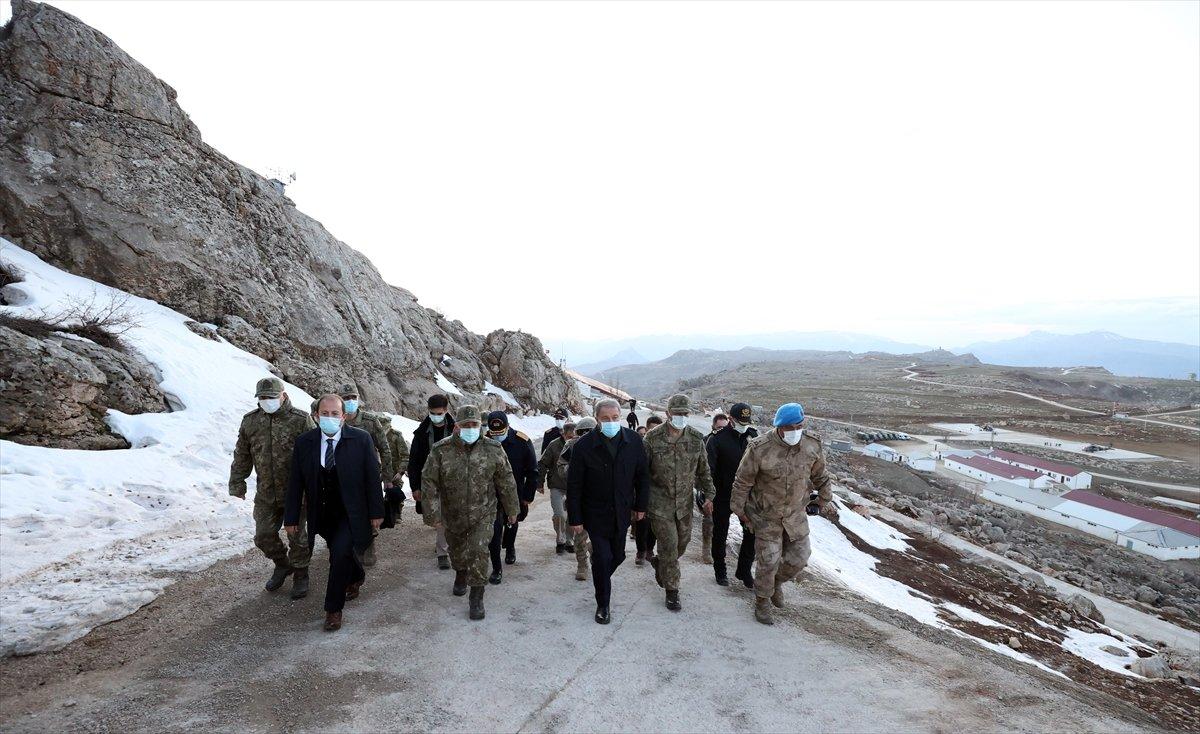 Hulusi Akar, Namaz Dağı'nda incelemelerde bulundu