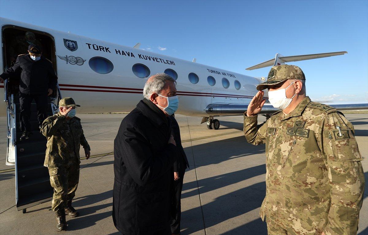 Hulusi Akar, Namaz Dağı'nda incelemelerde bulundu