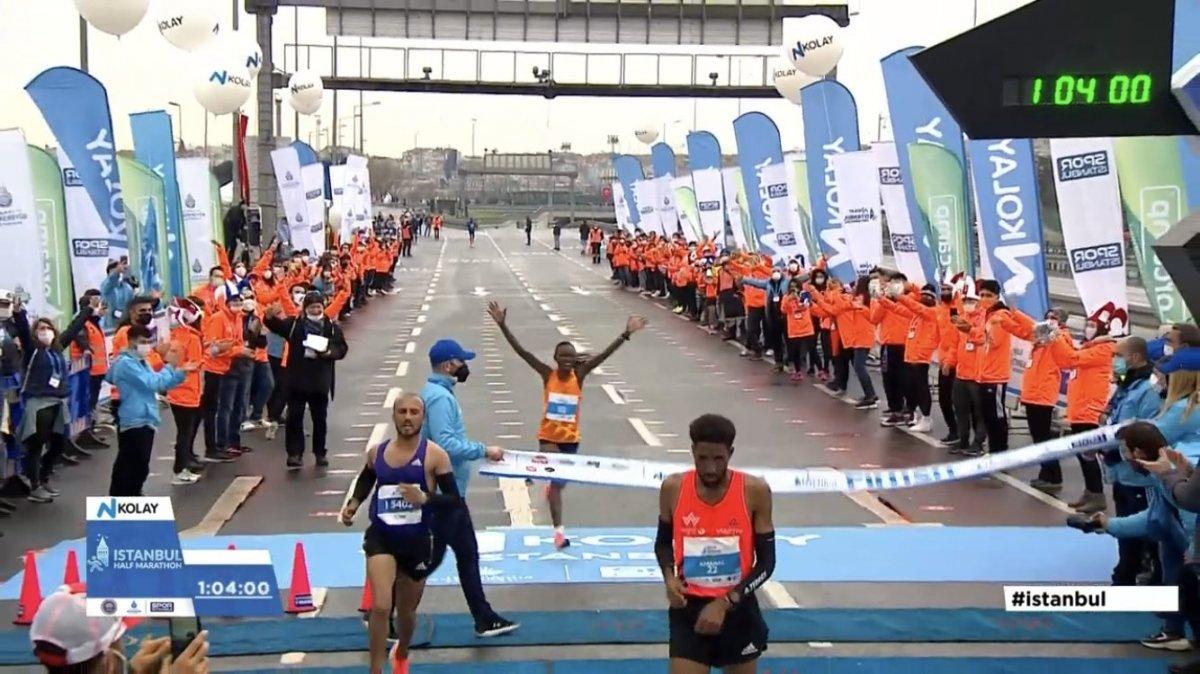 Kenyalı atlet Ruth Chepngetich İstanbul Yarı Maratonu'nda rekor kırdı
