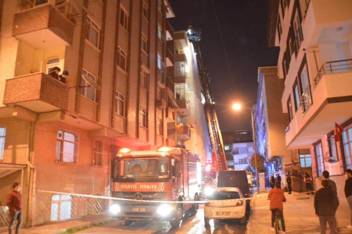 İstanbul'da çatı katında mangal yangına neden oldu
