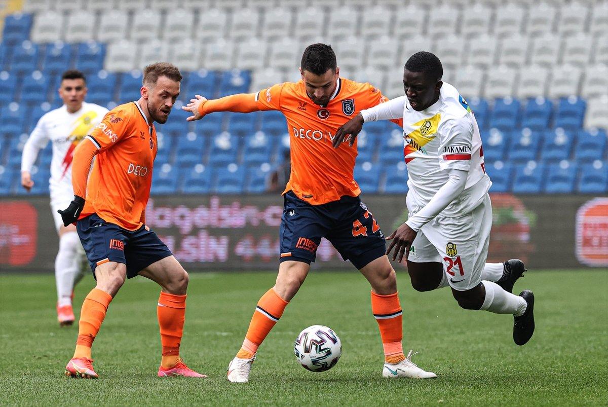 Başakşehir 2 maç aradan sonra kazandı