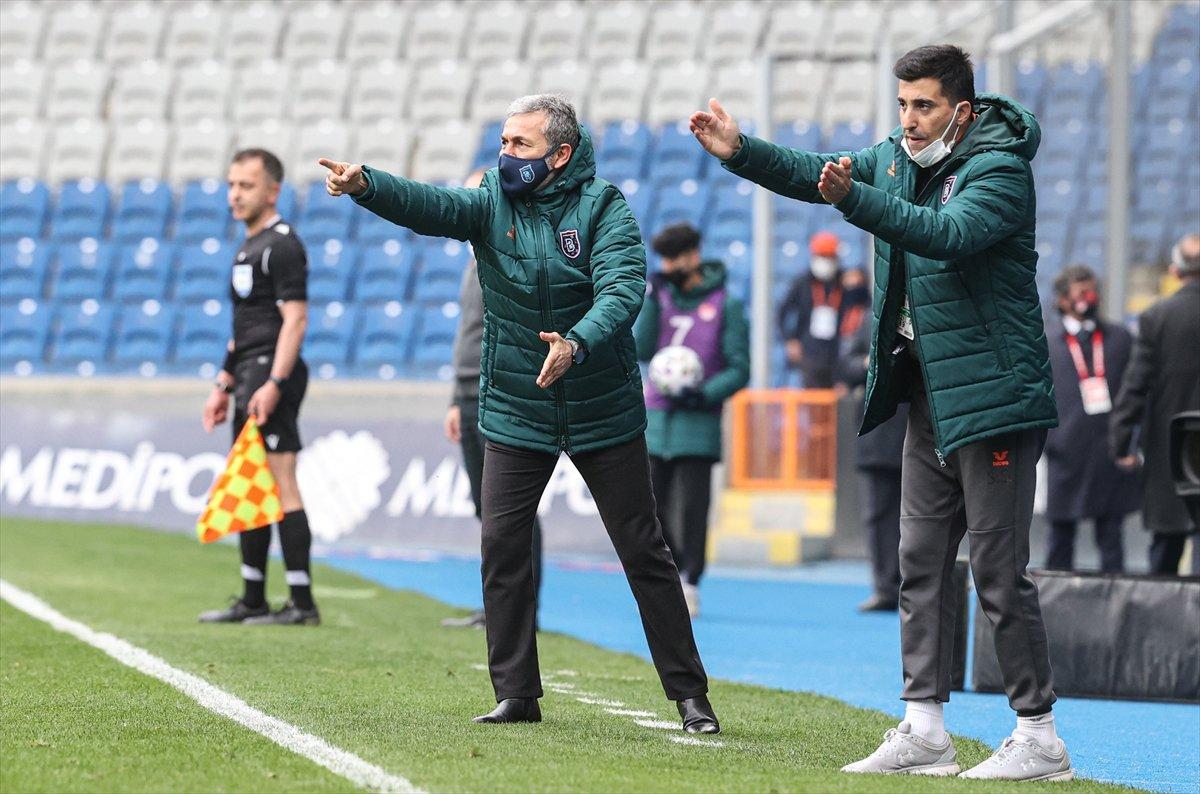 Başakşehir 2 maç aradan sonra kazandı