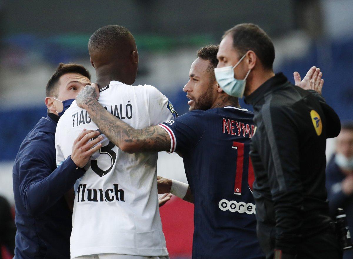 Neymar, maç sonu Djalo'ya saldırdı