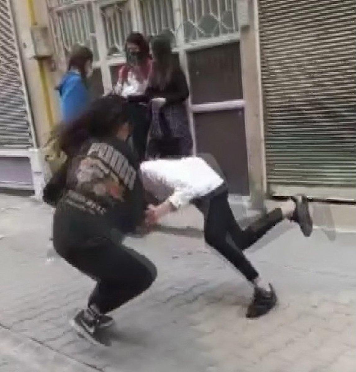 Adıyaman’da genç kızların kavgası