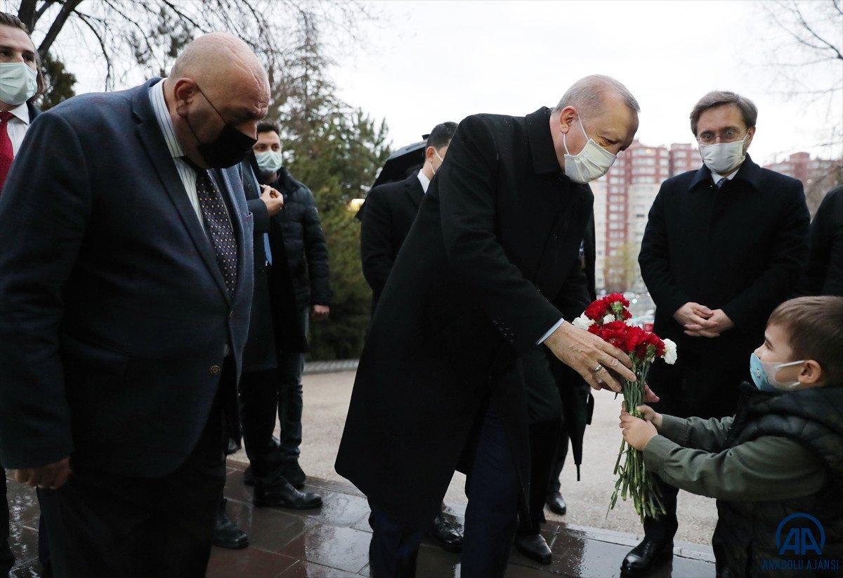 Cumhurbaşkanı Erdoğan'dan Alparslan Türkeş'in kabrine ziyaret