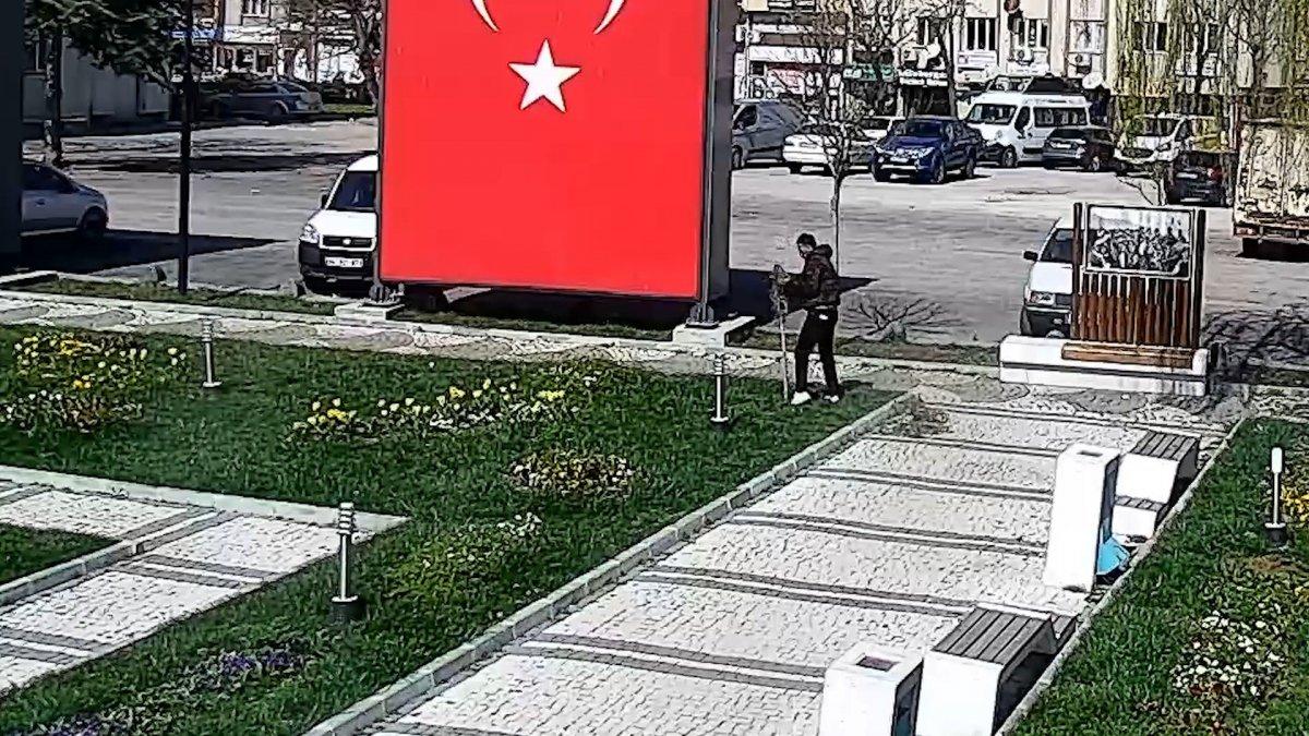 Kırklareli’nde hırsız, belediyenin yaptığı süslemeleri çaldı