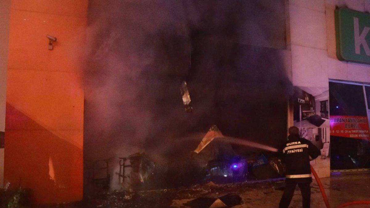 Bursa’da mobilya atölyesinde yangın çıktı