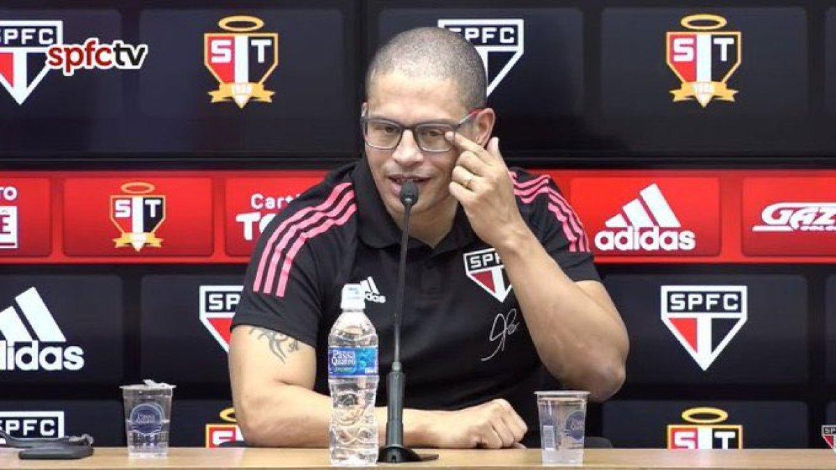 Alex de Souza teknik direktörlük kariyerine başladı